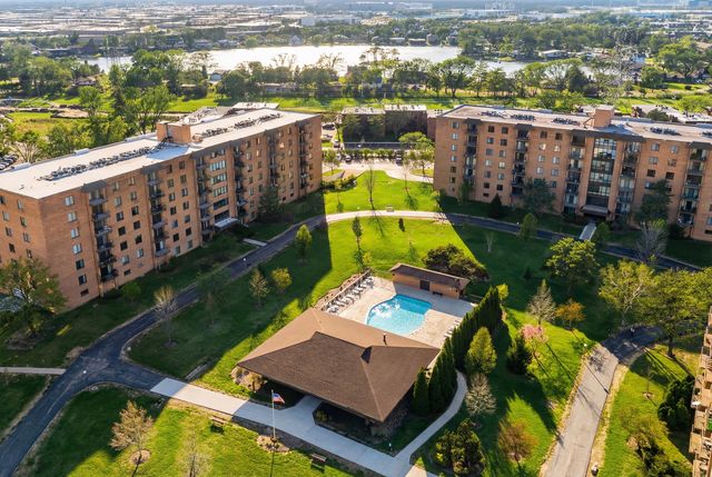 1777 W Crystal Lane 602, Mount Prospect, IL 60056