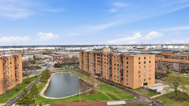 1777 W Crystal Lane 602, Mount Prospect, IL 60056