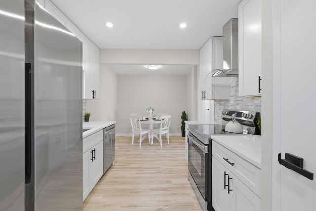 1777 W Crystal Lane 602, Mount Prospect, IL 60056