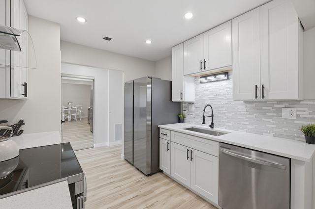 1777 W Crystal Lane 602, Mount Prospect, IL 60056