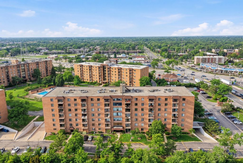 1777 W Crystal Lane 602, Mount Prospect, IL 60056