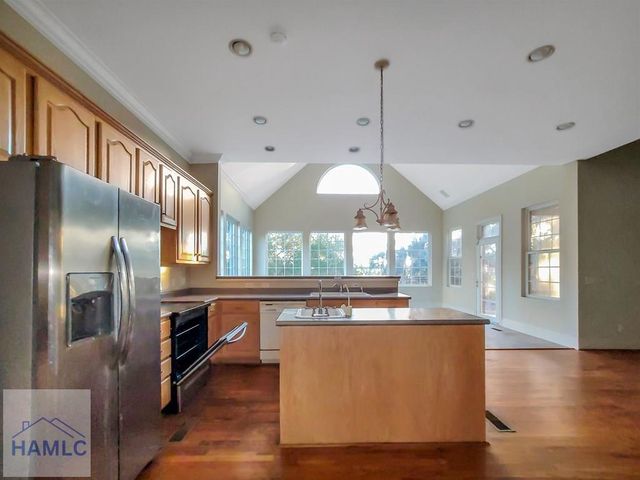 221 Lyman Hall, Savannah, GA 31410