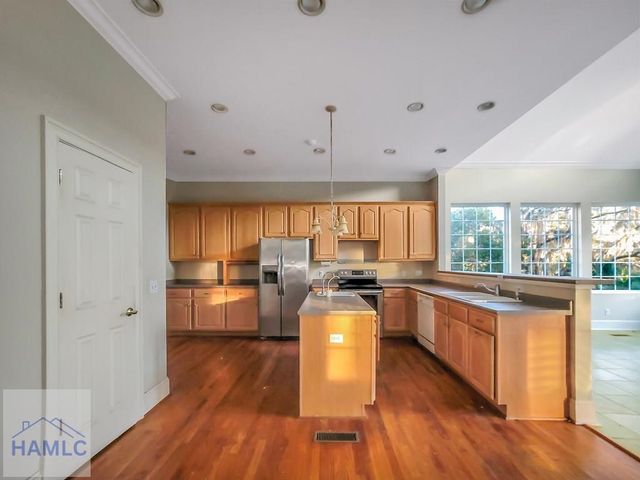 221 Lyman Hall, Savannah, GA 31410