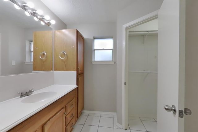 14831 Waterside Drive, Houston, TX 77015