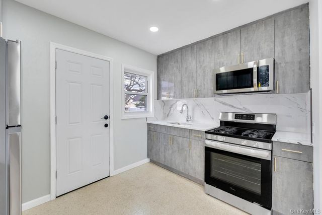 108 Lido Parkway, Lindenhurst, NY 11757