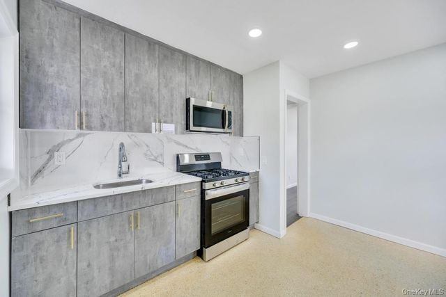 108 Lido Parkway, Lindenhurst, NY 11757