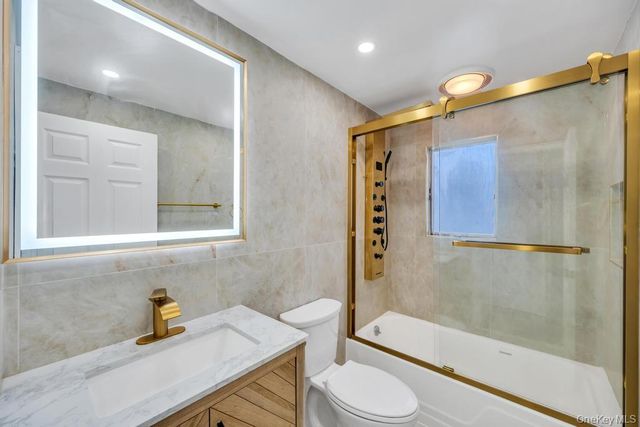108 Lido Parkway, Lindenhurst, NY 11757