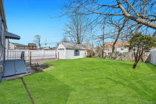 108 Lido Parkway, Lindenhurst, NY 11757