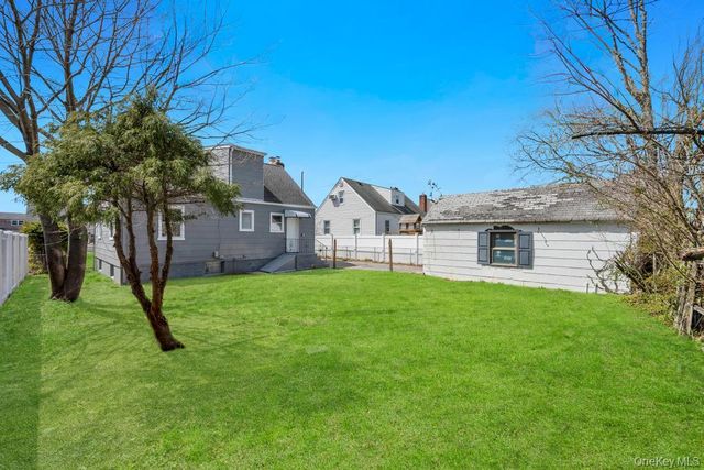 108 Lido Parkway, Lindenhurst, NY 11757