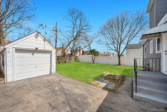 108 Lido Parkway, Lindenhurst, NY 11757