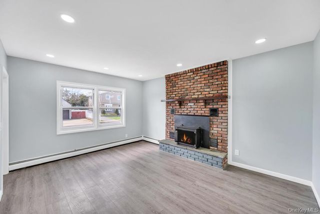 108 Lido Parkway, Lindenhurst, NY 11757