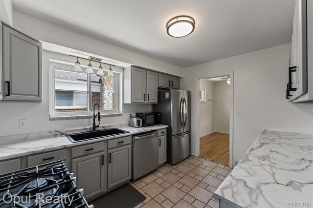 7799 Gary Avenue, Westland, MI 48185