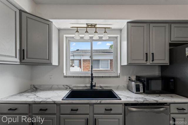 7799 Gary Avenue, Westland, MI 48185