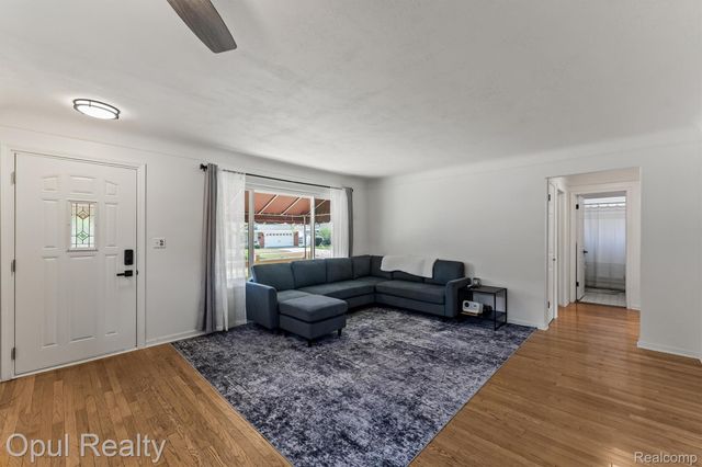 7799 Gary Avenue, Westland, MI 48185
