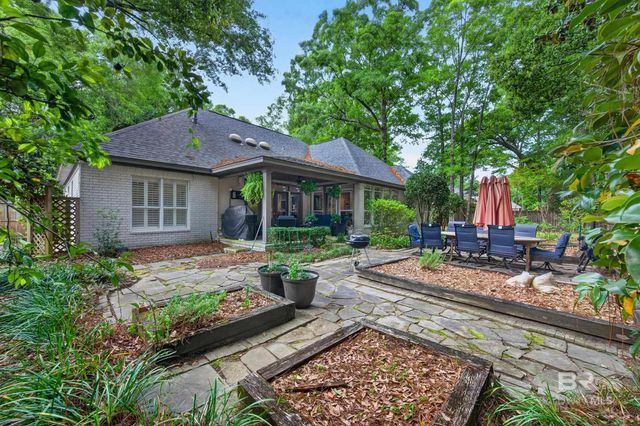 4 Greenbrier Lane, Fairhope, AL 36532