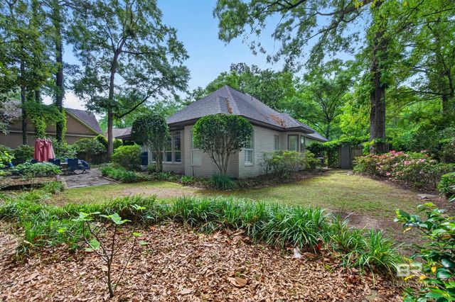 4 Greenbrier Lane, Fairhope, AL 36532