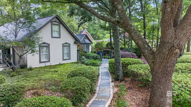 4 Greenbrier Lane, Fairhope, AL 36532