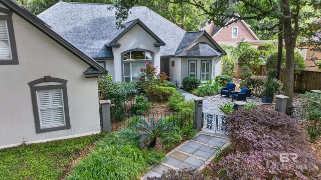 4 Greenbrier Lane, Fairhope, AL 36532