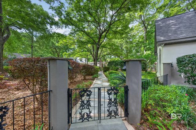 4 Greenbrier Lane, Fairhope, AL 36532