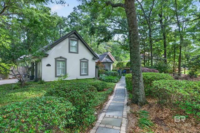 4 Greenbrier Lane, Fairhope, AL 36532