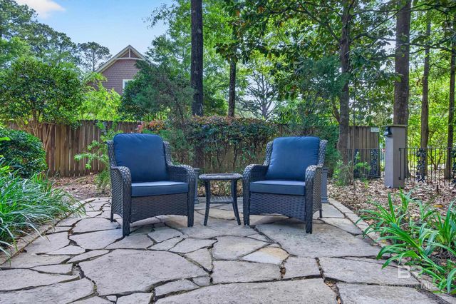 4 Greenbrier Lane, Fairhope, AL 36532