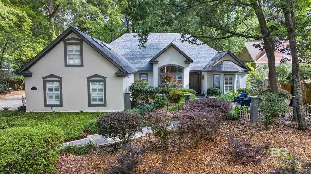4 Greenbrier Lane, Fairhope, AL 36532