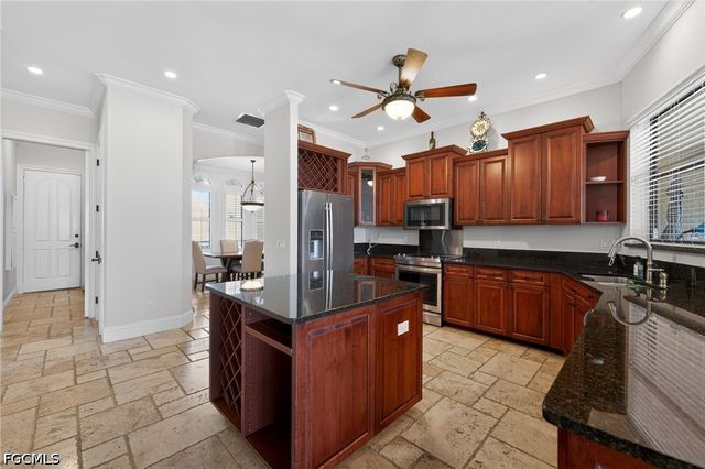 1911 SE 20th ST, Cape Coral, FL 33990