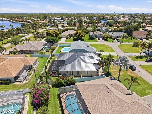 1911 SE 20th ST, Cape Coral, FL 33990