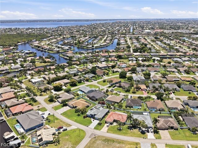 1911 SE 20th ST, Cape Coral, FL 33990