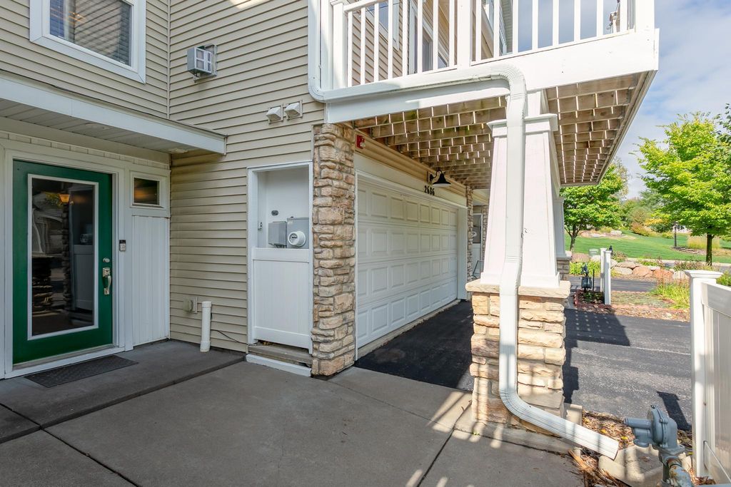 2686 New Century Place E, Maplewood, MN 55119 — photo 2