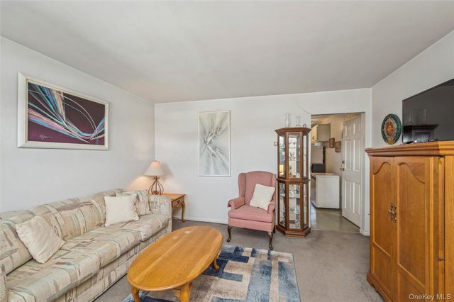 2537 Jerusalem Avenue 2J, North Bellmore, NY 11710