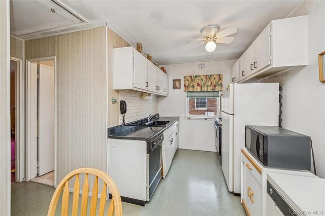 2537 Jerusalem Avenue 2J, North Bellmore, NY 11710