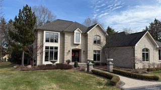 1483 Highpoint Drive, Oakland Charter Township, MI 48306