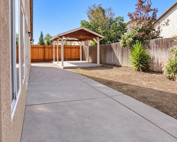 923 Shortland Cir, Manteca, CA 95337