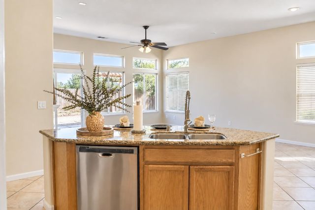 923 Shortland Cir, Manteca, CA 95337