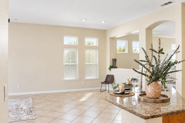 923 Shortland Cir, Manteca, CA 95337