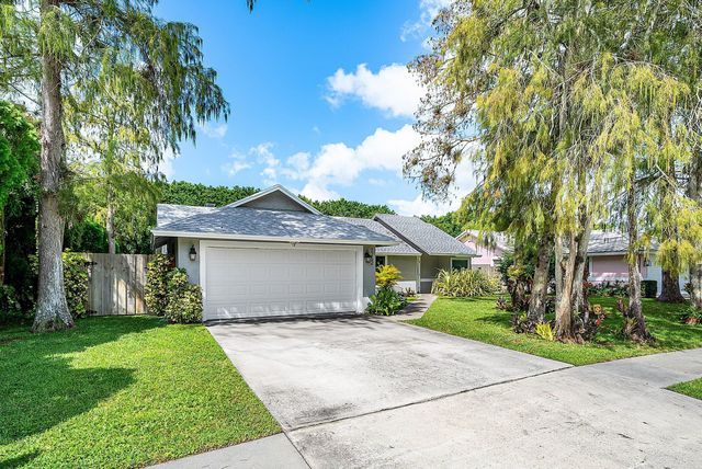 1252 Raintree Lane, Wellington, FL 33414