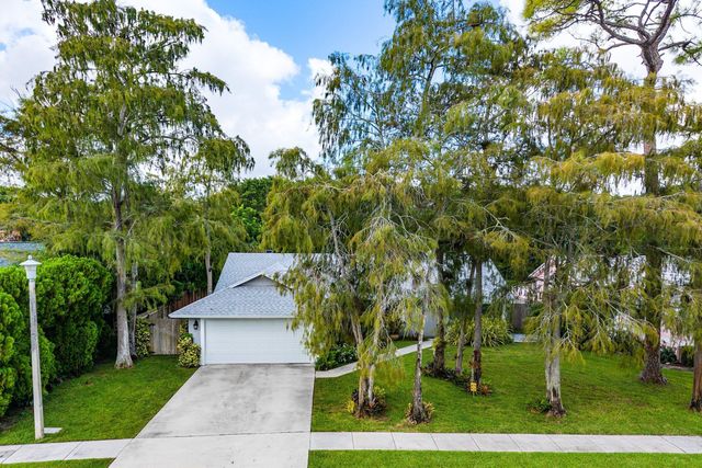 1252 Raintree Lane, Wellington, FL 33414