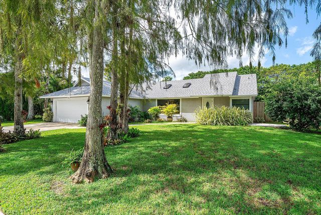 1252 Raintree Lane, Wellington, FL 33414