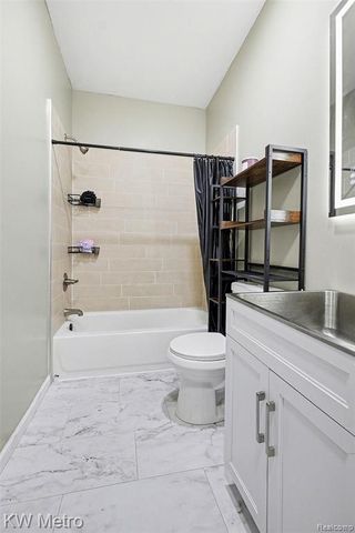 19700 Stahelin Avenue, Detroit, MI 48219