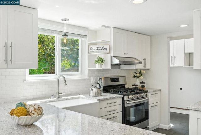 21 Miramonte Dr, Moraga, CA 94556