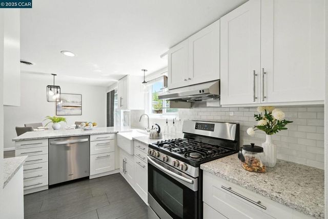21 Miramonte Dr, Moraga, CA 94556