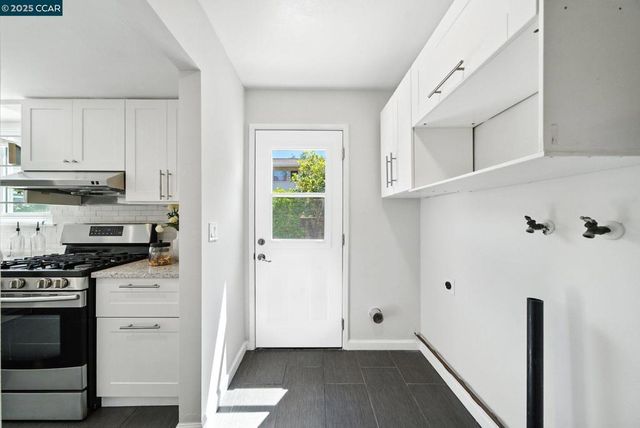 21 Miramonte Dr, Moraga, CA 94556