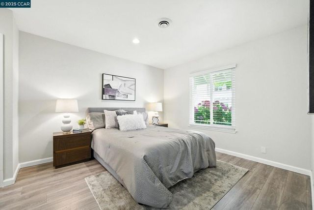 21 Miramonte Dr, Moraga, CA 94556