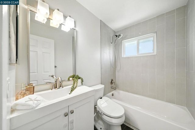 21 Miramonte Dr, Moraga, CA 94556