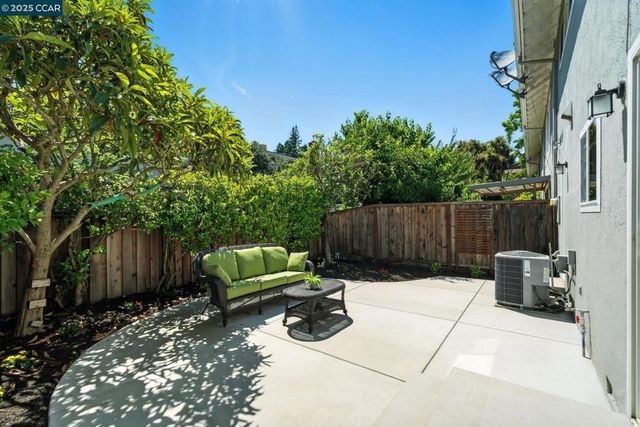 21 Miramonte Dr, Moraga, CA 94556