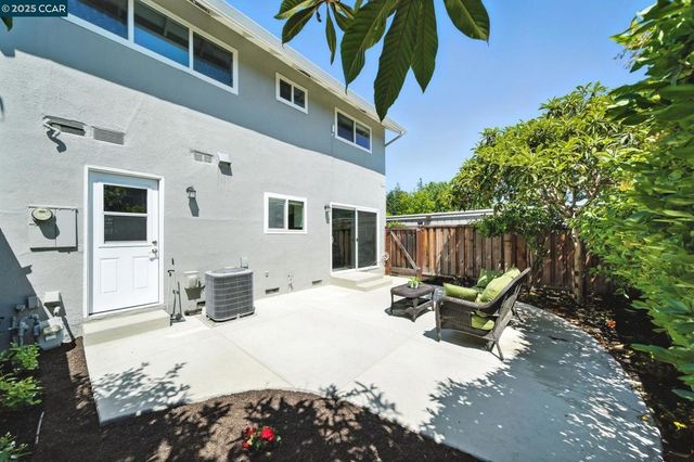 21 Miramonte Dr, Moraga, CA 94556