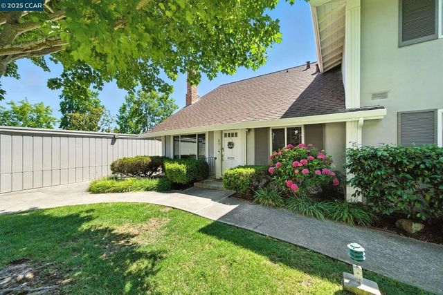 21 Miramonte Dr, Moraga, CA 94556