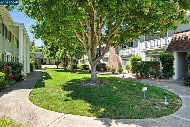 21 Miramonte Dr, Moraga, CA 94556