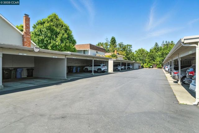 21 Miramonte Dr, Moraga, CA 94556